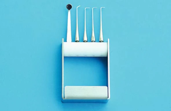 Gương mini và vi thám trâm dùng để thăm dò và đánh giá kích thước xoang trám ngược