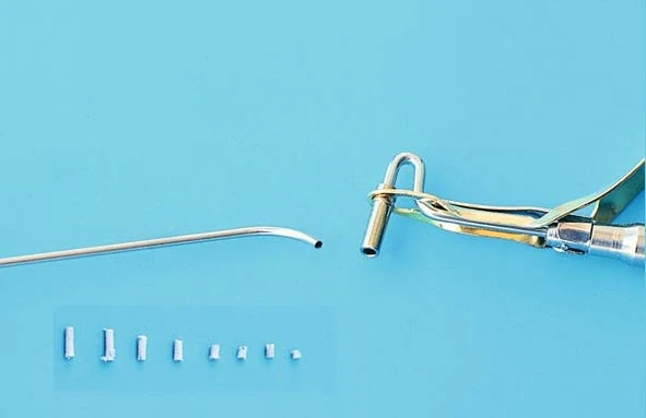 Dụng cụ đưa chất trám vào xoang trám ngược