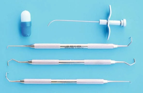 Nhộng almagam trộn bằng máy, cây đưa almagam và bộ dụng cụ tạo hình almagam trám ngược.