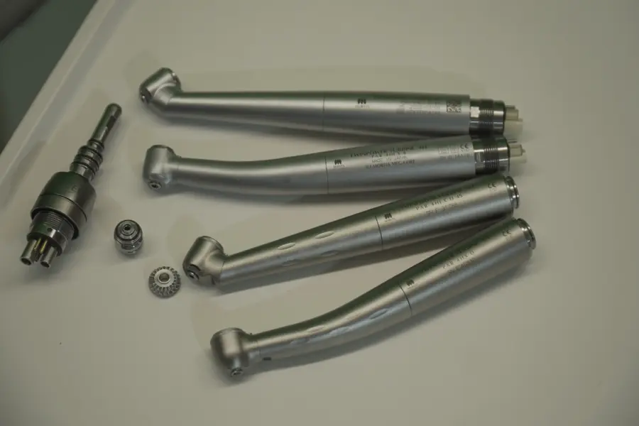 Mài cùi răng sứ hoàn hảo: bí mật turbine kép của tay khoan Morita basic